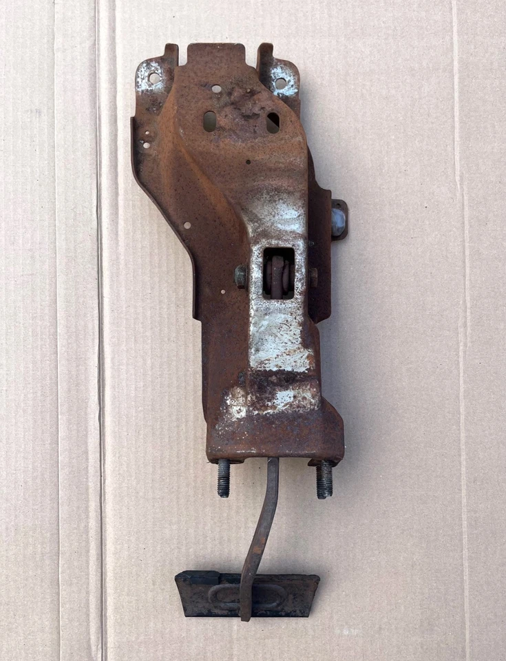 PONTIAC LEMANS GTO TEMPEST BRAKE PEDAL ASSEMBLY 1970 1971 1972 - Image 2 of 4