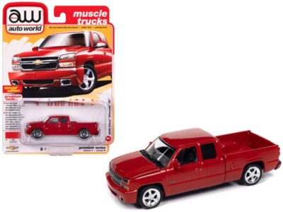 Auto World AWSP163-B 1/64 2006 Chevy Silverado SS rot (B11)