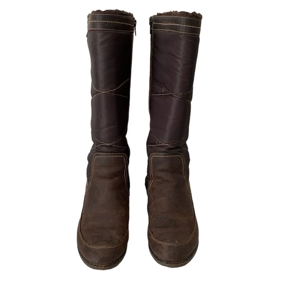 Hush Puppies Mujer Talla 7 Marrón Medio Hilde Hyde Bota de Nieve con Tacón de Cuña. Foto 2 de 4