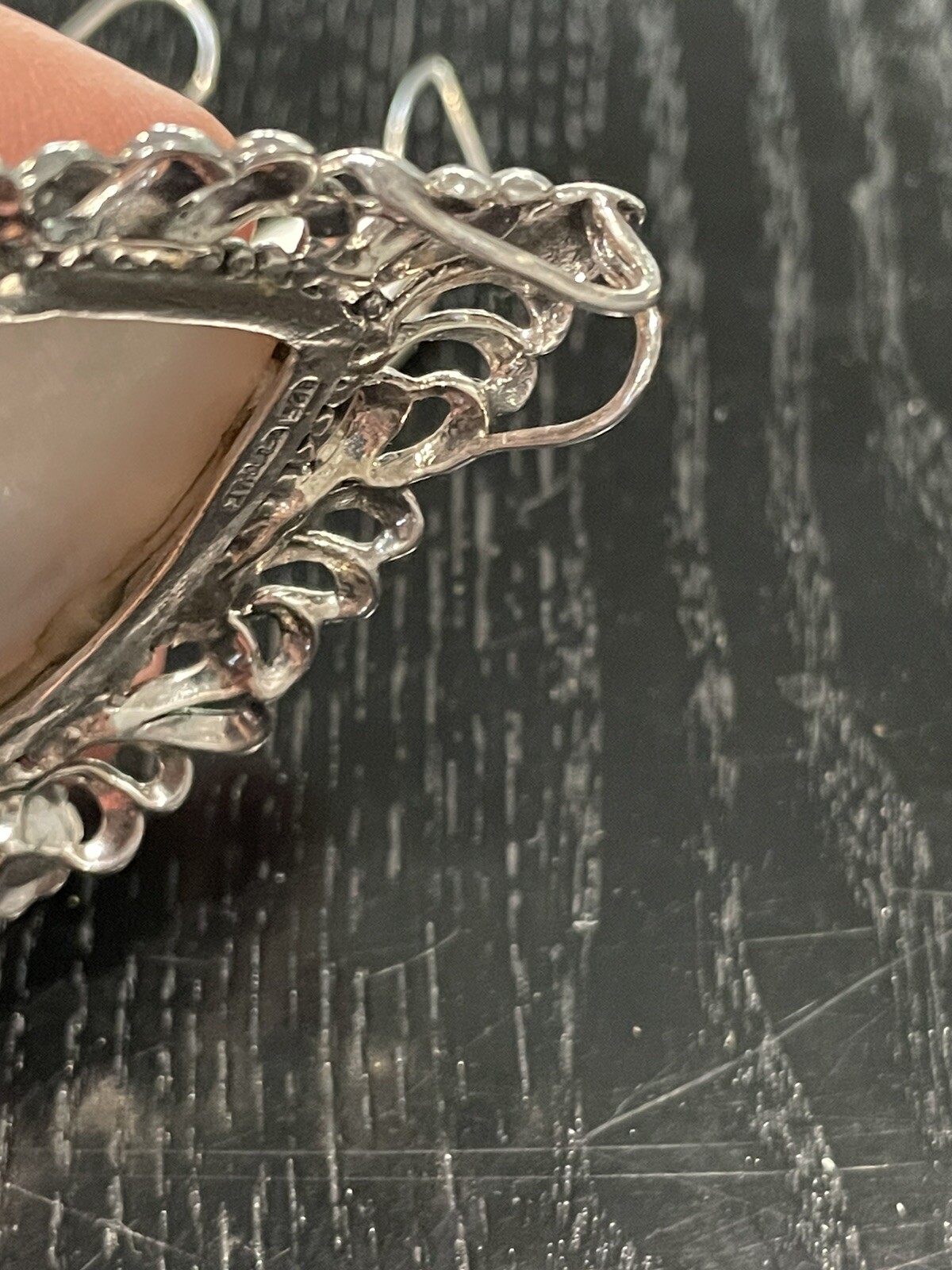 Shell Pendent With Eating & Ring - Gem