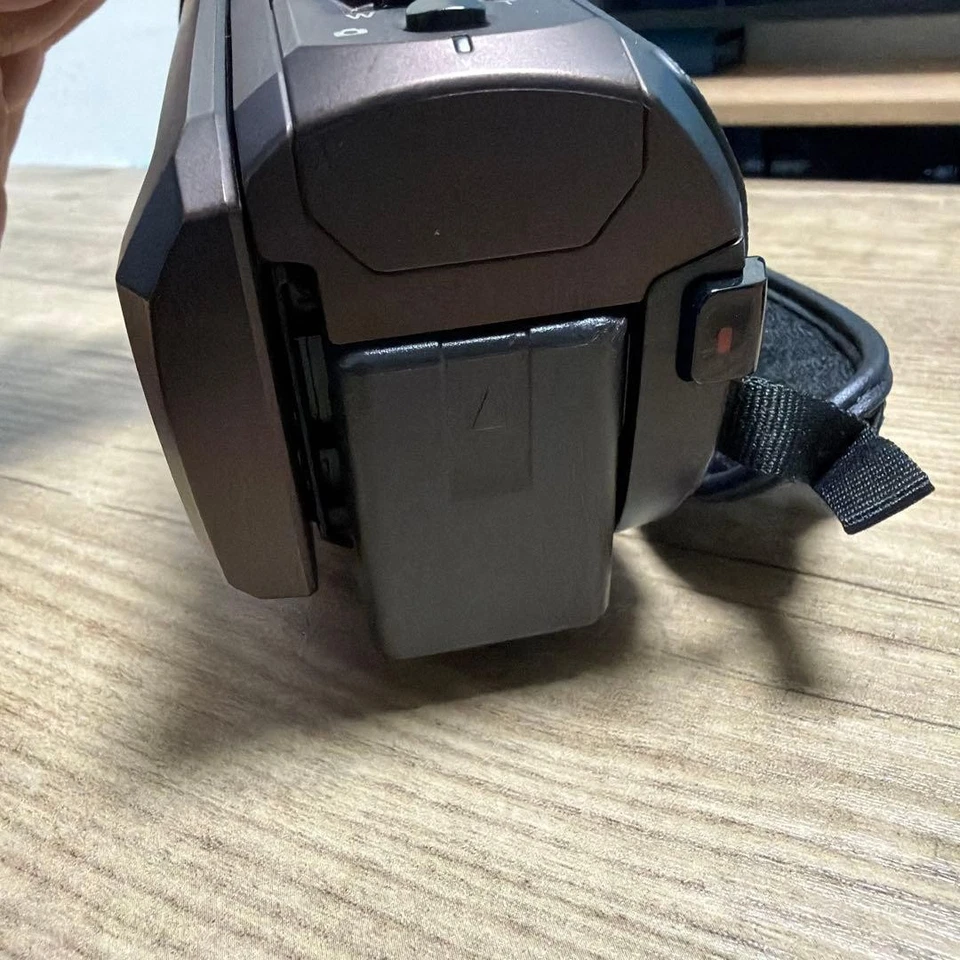 Panasonic HC-VX1M 4K Digital Video Camera Camcorder 24x Zoom 32GB Used - Image 4 of 4