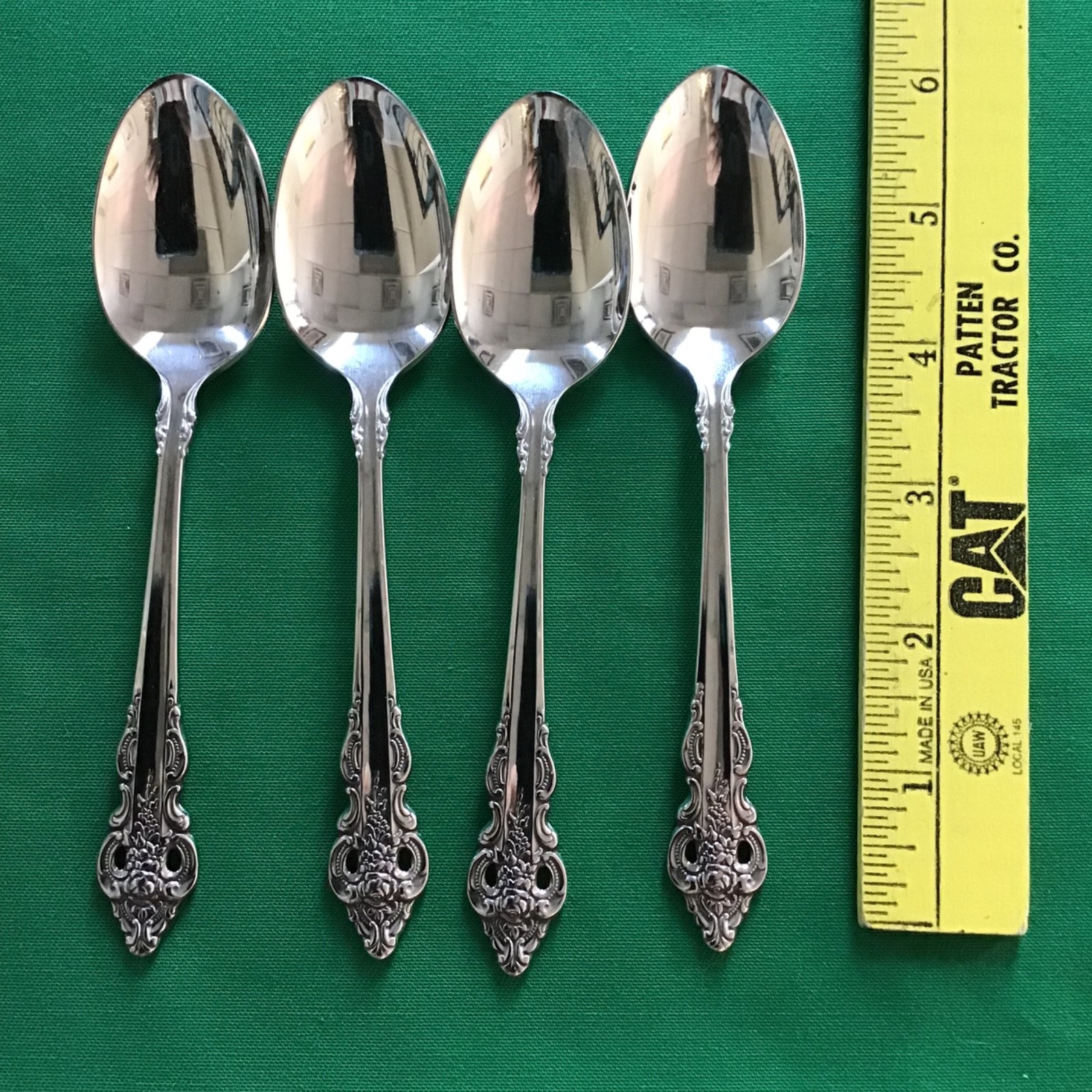 Oneida Community Cherbourg Full place Service for 4 +Hostess Serving set 24 pcs