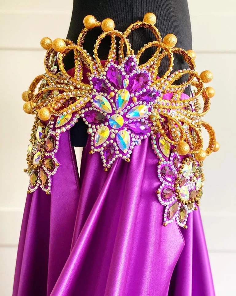Hecho a pedido Disfraz de danza del vientre de cristal púrpura: Vestido de alta costura con estrás Foto 4 de 4