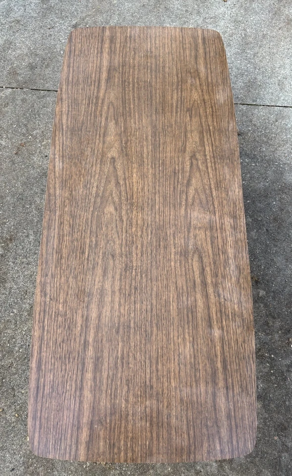 Mesa de centro de tabla de surf vintage moderna de mediados de siglo con tapa de roble aserrado en cuartos Foto 3 de 4