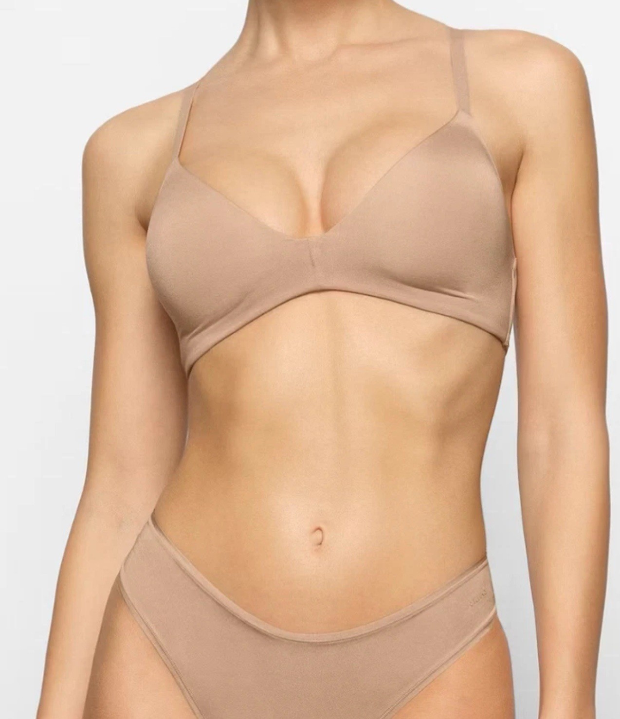 NWT Skims Wireless Form T-Shirt Bra Color sand Size 32B
