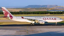 Airbus A-330 A330-200 Qatar Airways Desk Wood Airplane New Model Small 1/200