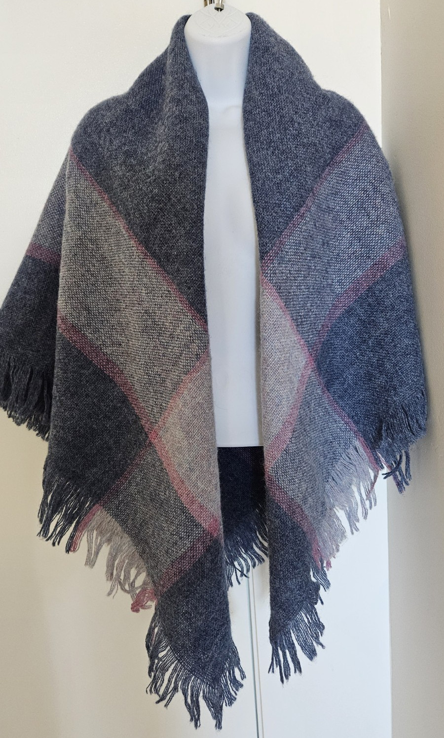 Avoca Handweavers Wool Plaid Throw Shawl Fringe Ireland 52"x 53" Blues & Pink