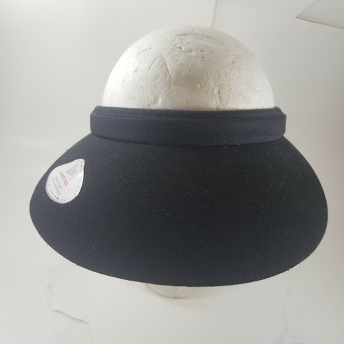 Decorative Golf Visor White with Magnetic Field and Ball Marker Black
