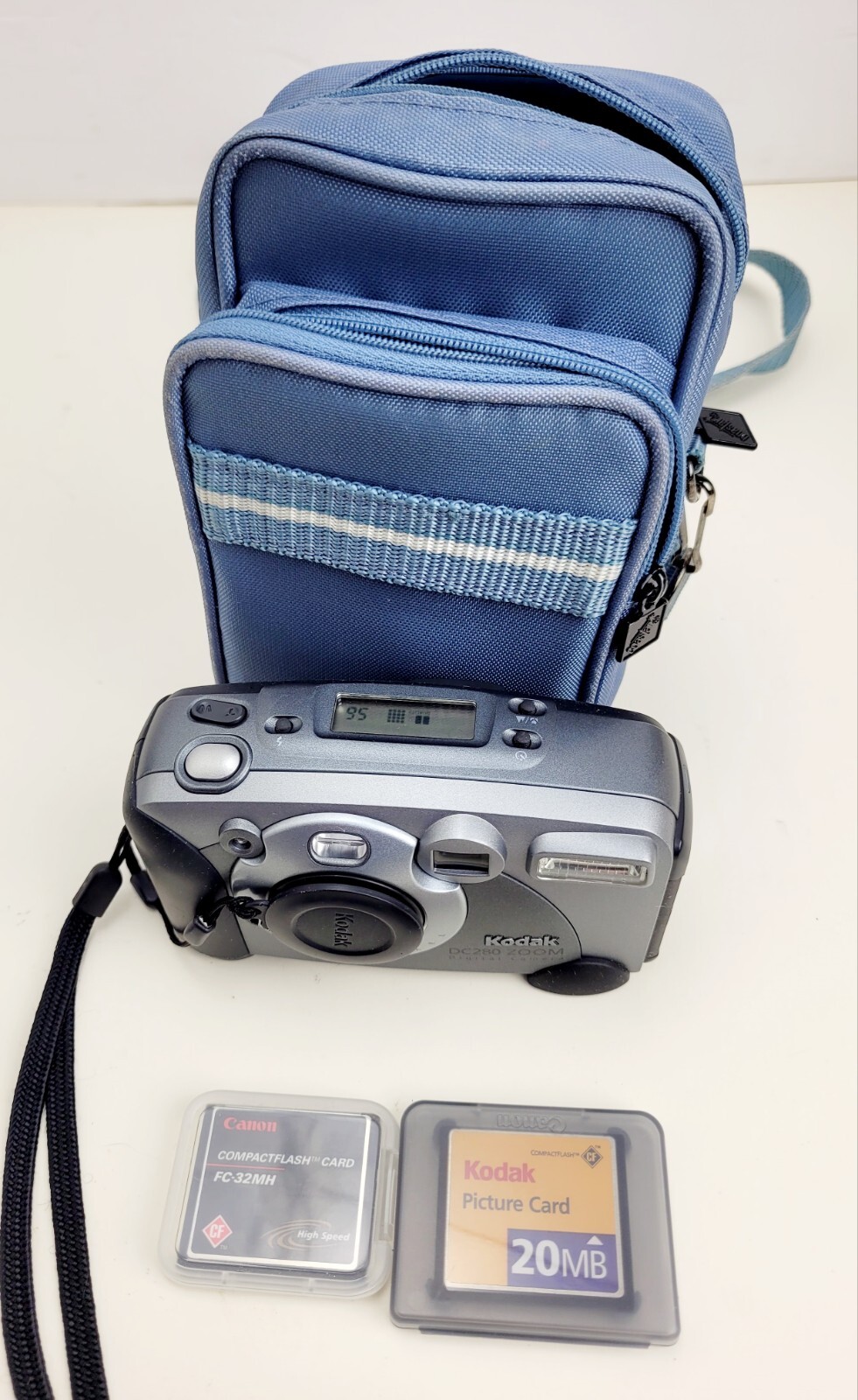 Kodak DC 280 2.0MP Zoom Digital Camera W/ Carry Case & 3 Memory Cards