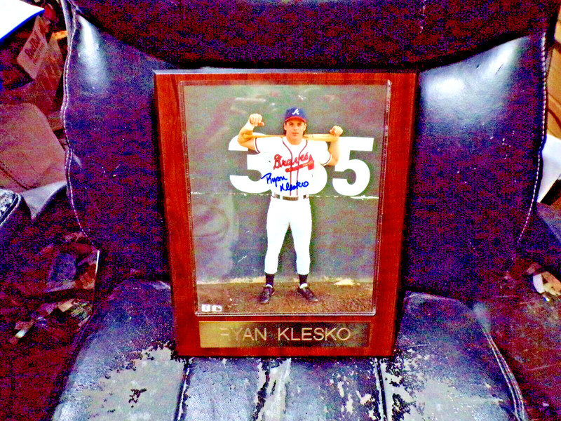 MLB Atlanta Braves “Ryan Klesko” Ephemera & Sports Memorabilia ONE signed pictur