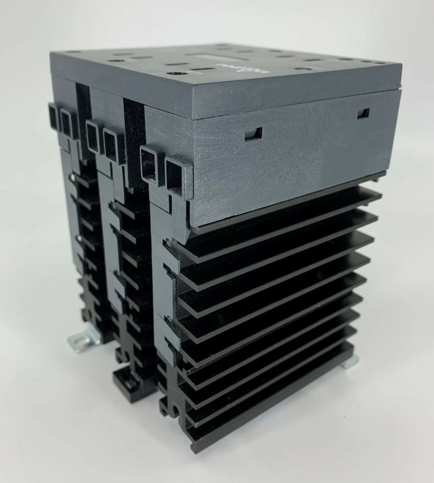 Relé de estado sólido de montaje en riel Din trifásico Red Lion RYL70100 de 25 amperios Foto 4 de 4