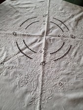 Magnifica Tovaglia rotonda ricamata a mano In Puro Lino 