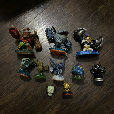 Mixed Lot of 10 Different Skylanders Figures  C4-021