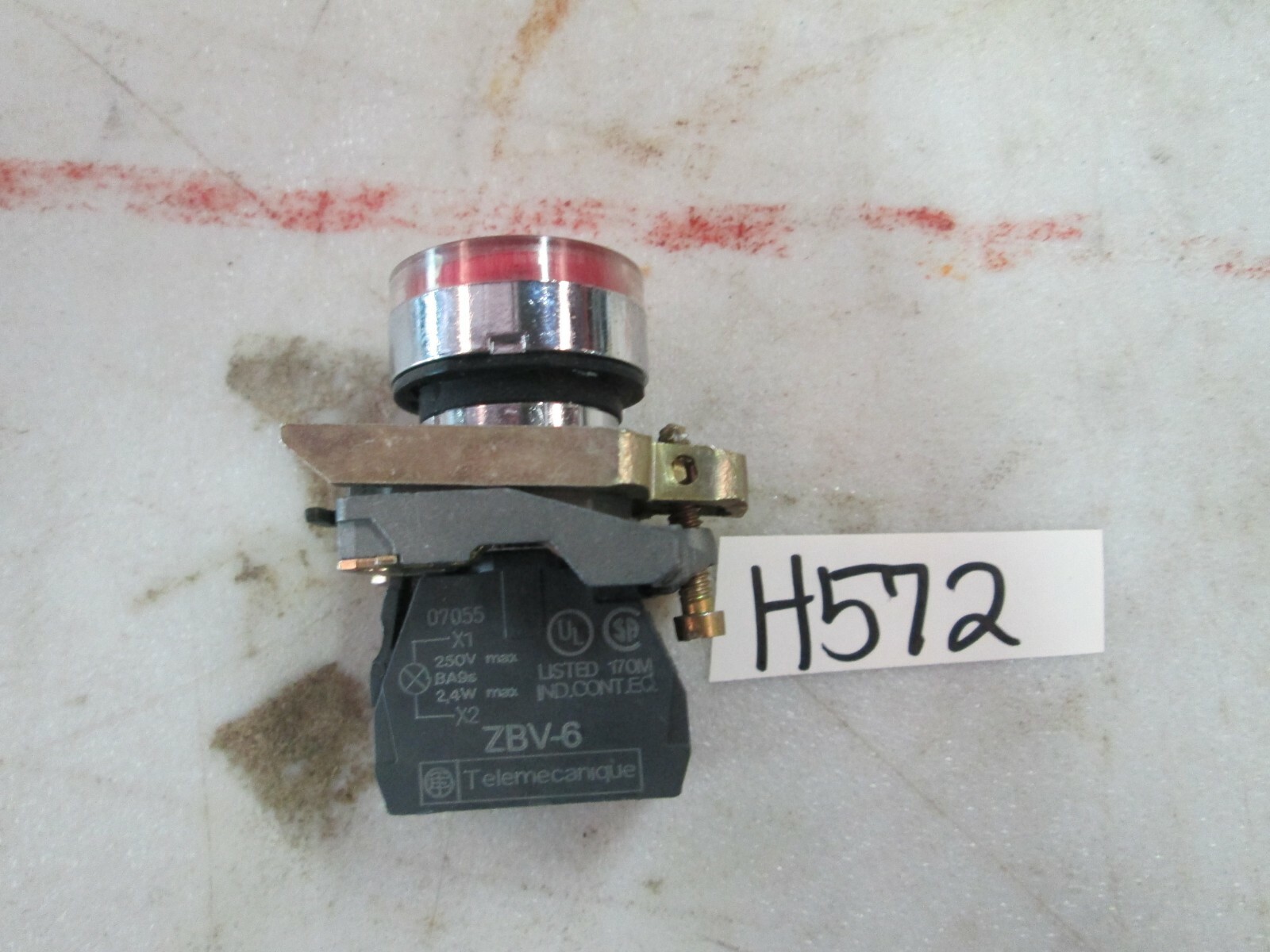 Telemecanique Push Button Switch (Red) W/ Contacts ZBE101 ZBV6 (New