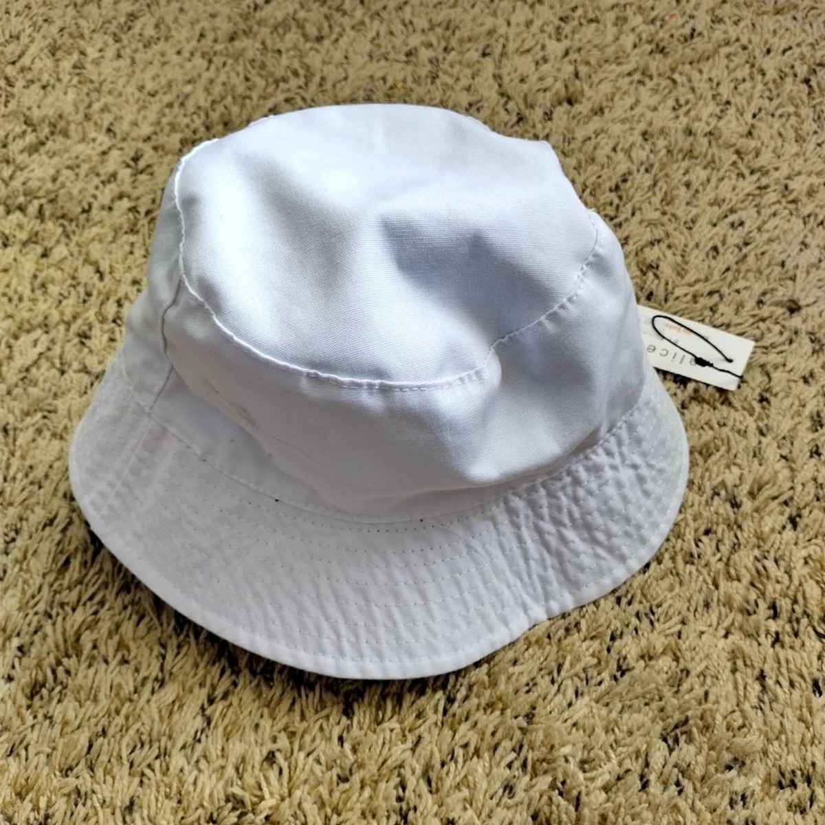 NWT Alice + Olivia Daisy Cap Reversible Bucket Cap White OS 