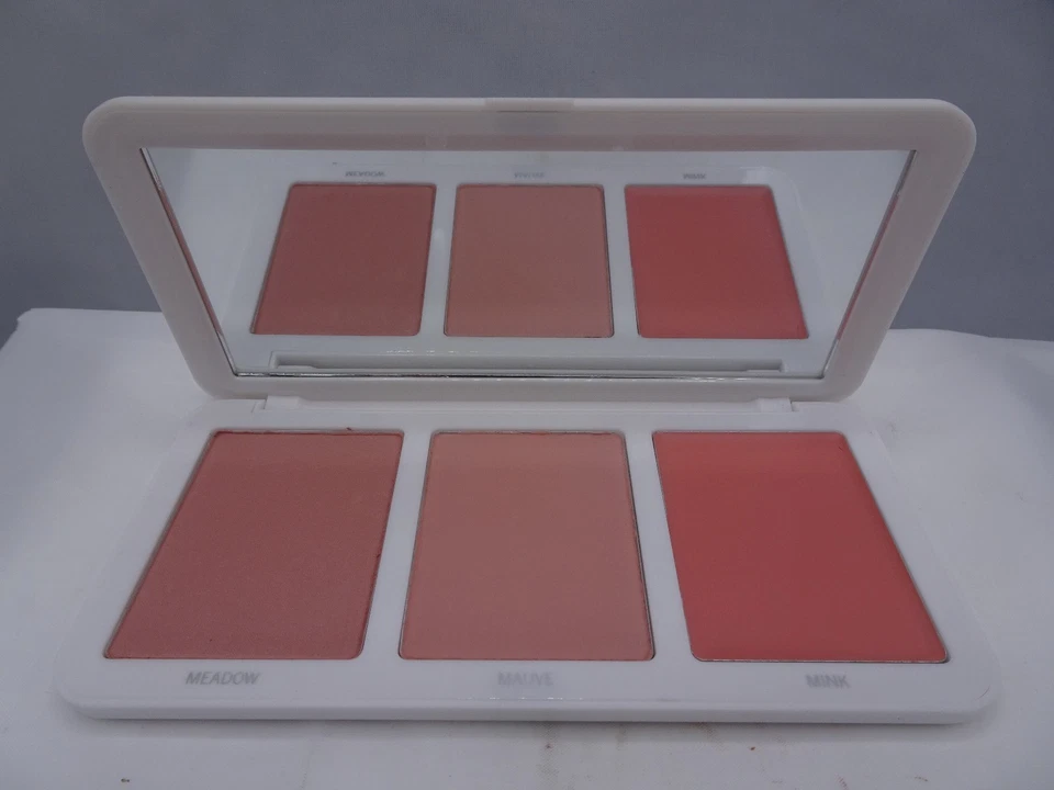 Models own Sculpt & Glow Highlighter Palette - Choose Color - Image 2 of 3