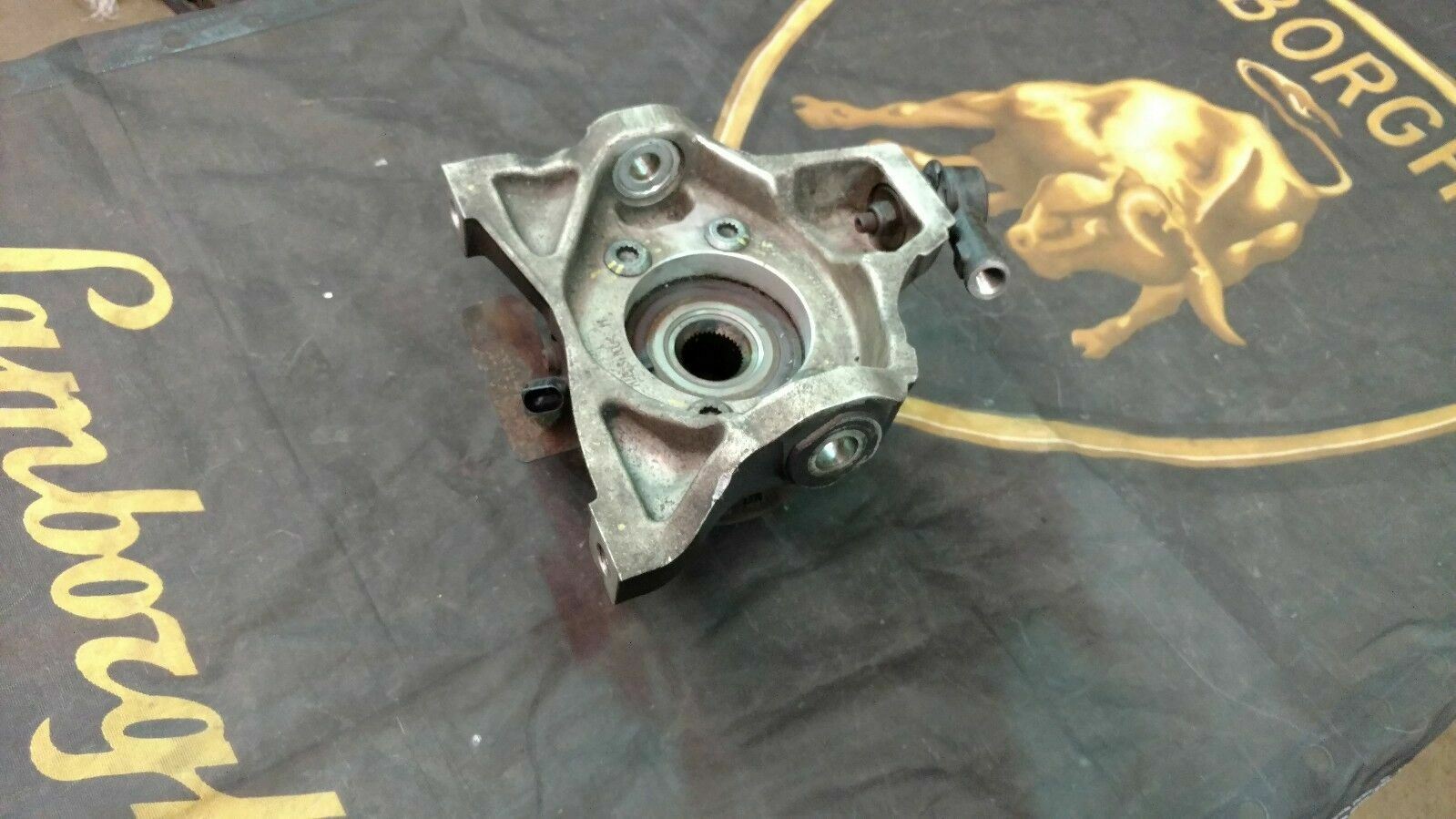 LAMBORGHINI GALLARDO FRONT RIGHT SIDE HUB KNUCKLE SPINDLE OEM 400407246A 04-08