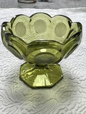 LOVELY VINTAGE FOSTORIA EMERALD GREEN FOOTED COMPOTE IN COIN SCALLOPED BOWL