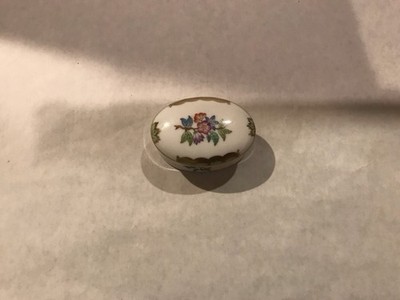 HEREND HUNGARY PORCELAIN QUEEN VICTORIA 6114-0/VBA p2000 TRINKET BOX oval shape
