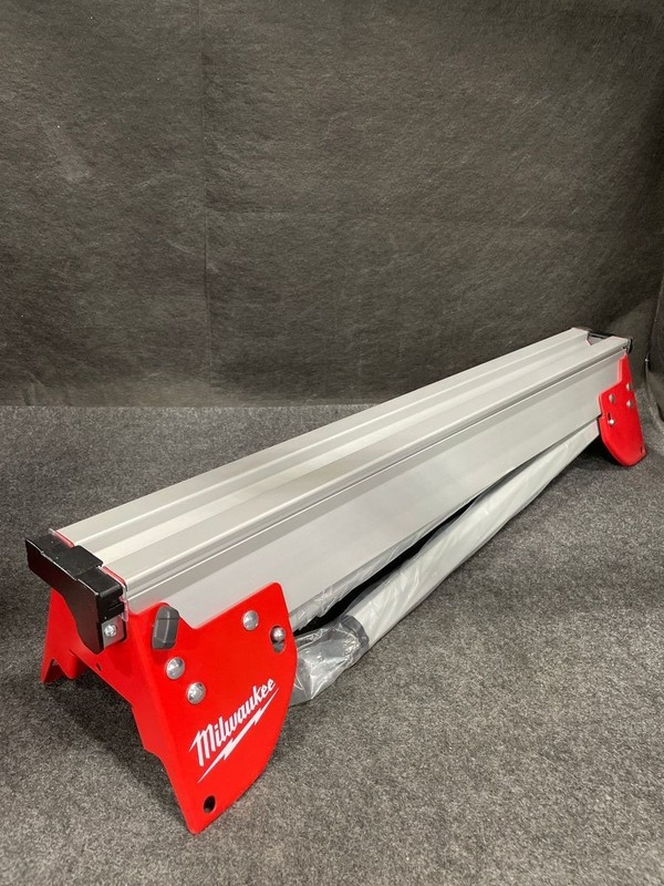 MILWAUKEE 48-08-0551 Folding Miter Saw Stand*