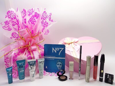 No7 Glamourous Collection Make Up & Protect & Perfect Skincare Geschenkset Korb