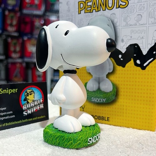 SNOOPY Peanuts Mini Bighead Exclusive Bobblehead - Picture 6 of 9