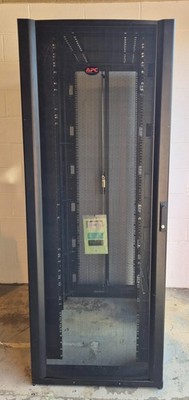 APC NetShelter SX AR3150 42HE Server Data Comms Rack Gehäuse Cabinet (B)
