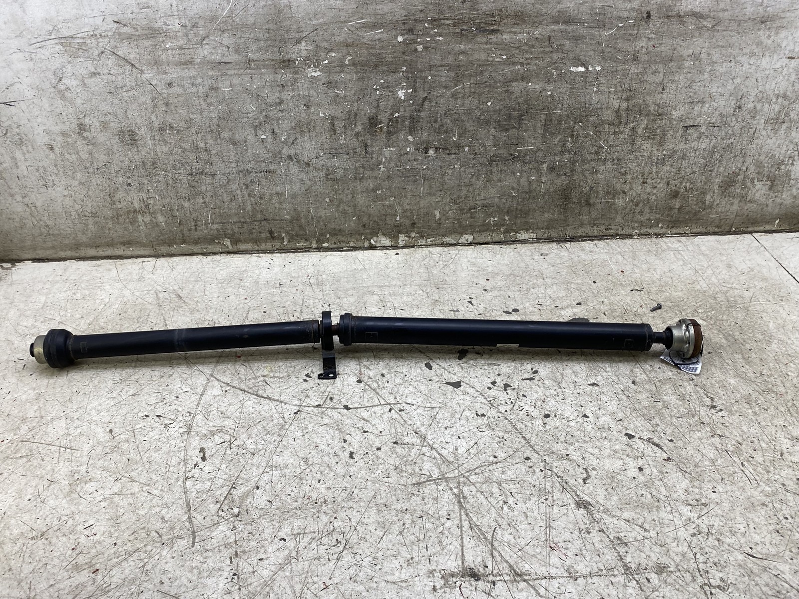 2016-2020 BENTLEY BENTAYGA OEM 6.0L W12 REAR DRIVE SHAFT 4M0521101AC