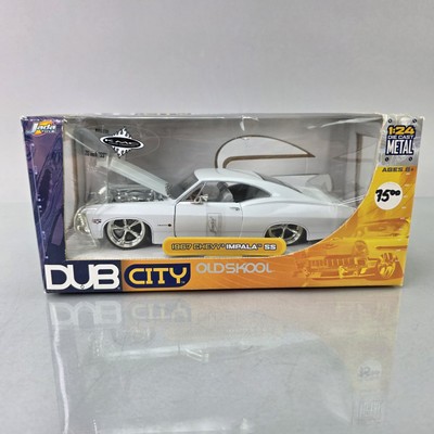 【美品】DUB CITY 1967 CHEVY IMPALA 1/24 Jada Dub City Oldskool 1967 Chevy Impala SS Black 1:24