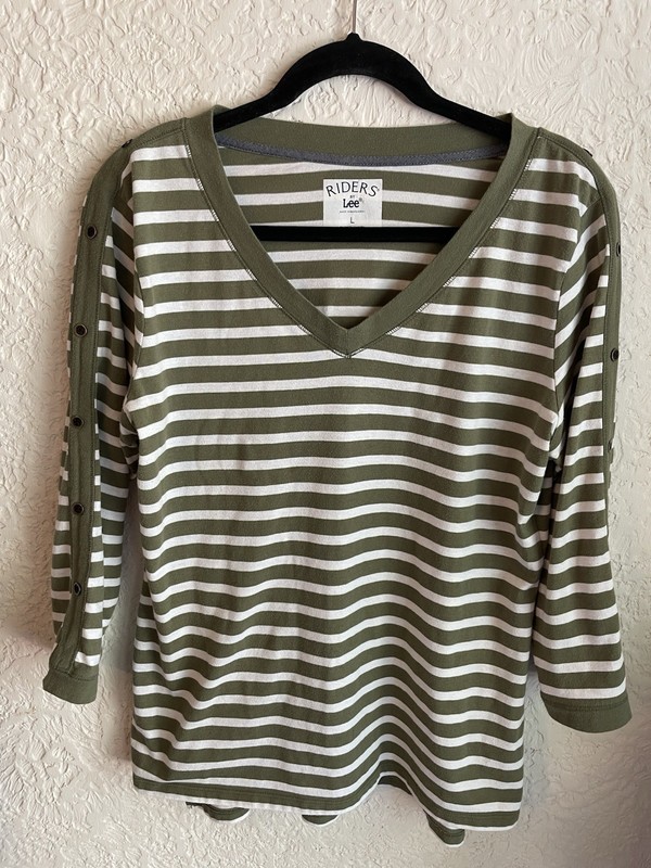 Riders by Lee Women’s Olive Green & White 3/4 Side Button Sleeve T-Shirt Large