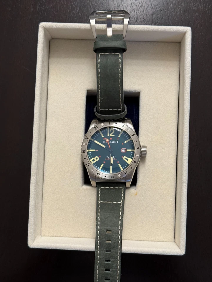 Ballast Trafalgar BL-3149 GMT Diver 45 mm esfera verde - caja y papeles Foto 3 de 4