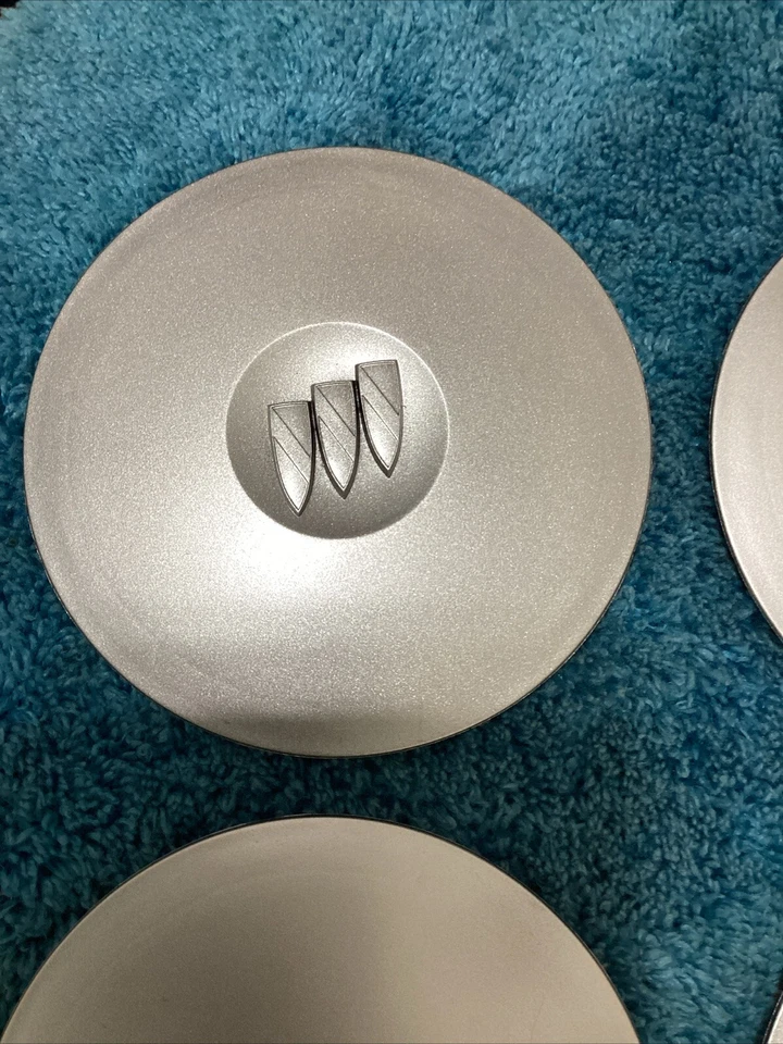 Tapacubos central de rueda Buick LeSabre 2000 2004 OEM 9592943 REPINTADO plateado 1 pieza Foto 3 de 4