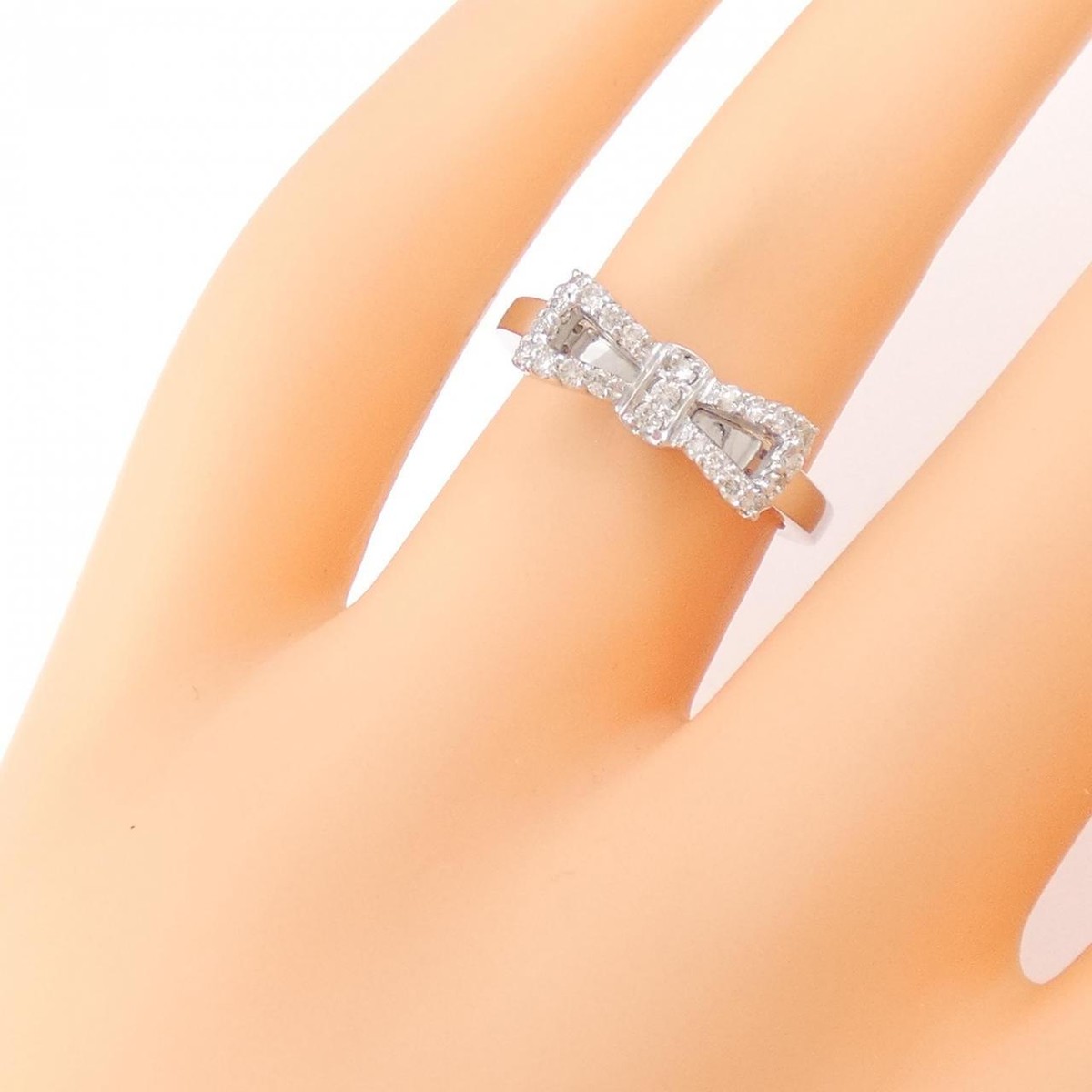 Authentic K18WG Ribbon Diamond Ring 0.20CT #260-003-149-1068 Authentic K18WG Ribbon Diamond Ring 0.20CT #260-003-149-1068