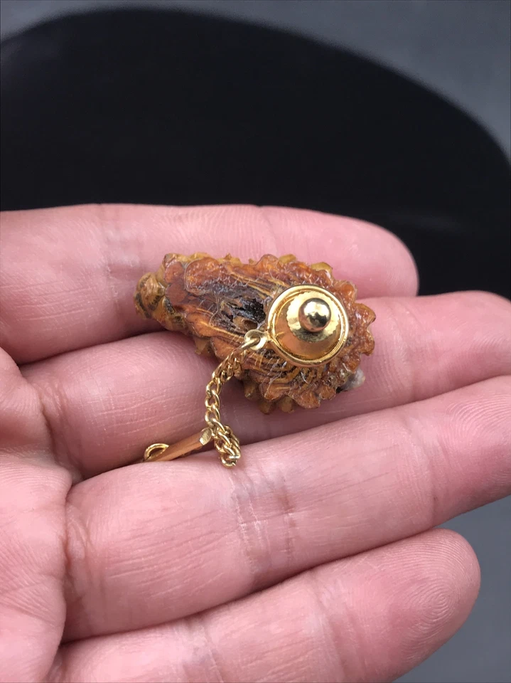 Винтажная деревянная булавка для галстука Flying Phoenix Fiery Bird с цепочкой 1 1/4 дюйма x 7/8 дюйма - Изображение 4 из 4