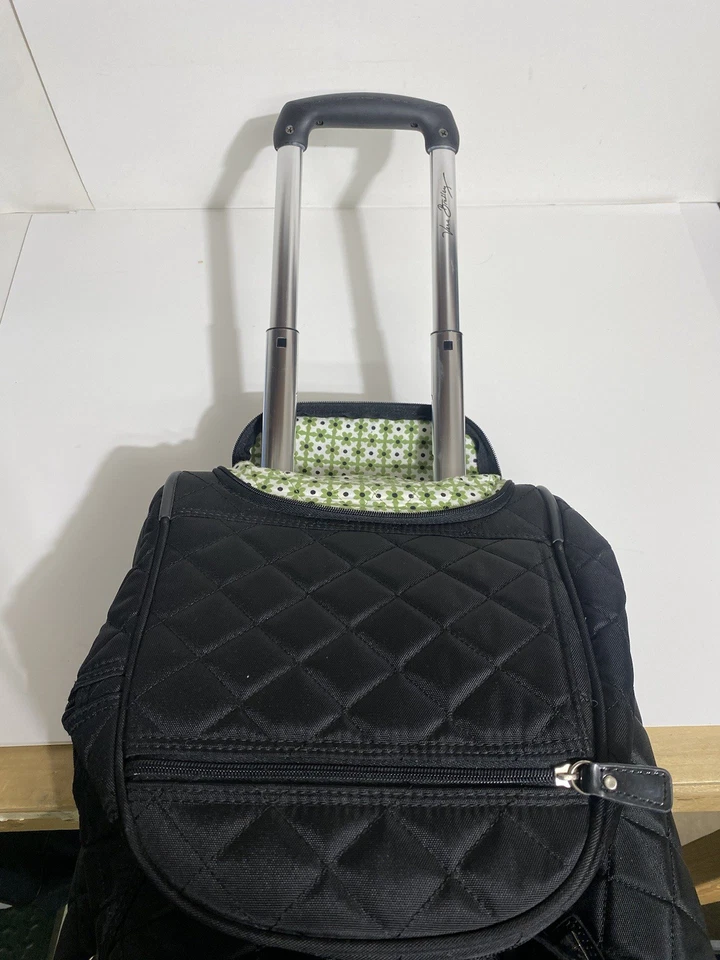 "Maleta de mano acolchada negra lisa Vera Bradley con asa de 20""" Foto 3 de 4