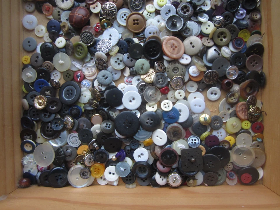 440 g Knöpfe Konvolut - viele Farben u. Größen, Zufallsmischung neue und alte - Bild 2 von 3