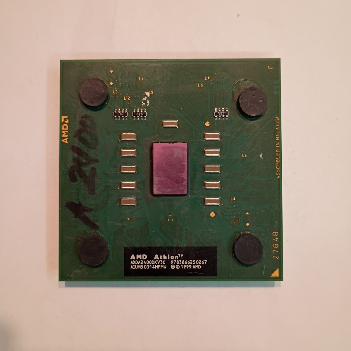 AMD Athlon XP 2400  2.0 GHz 256KB 266 MHz Socket 462 A K7 CPU AXDA2400DKV3C