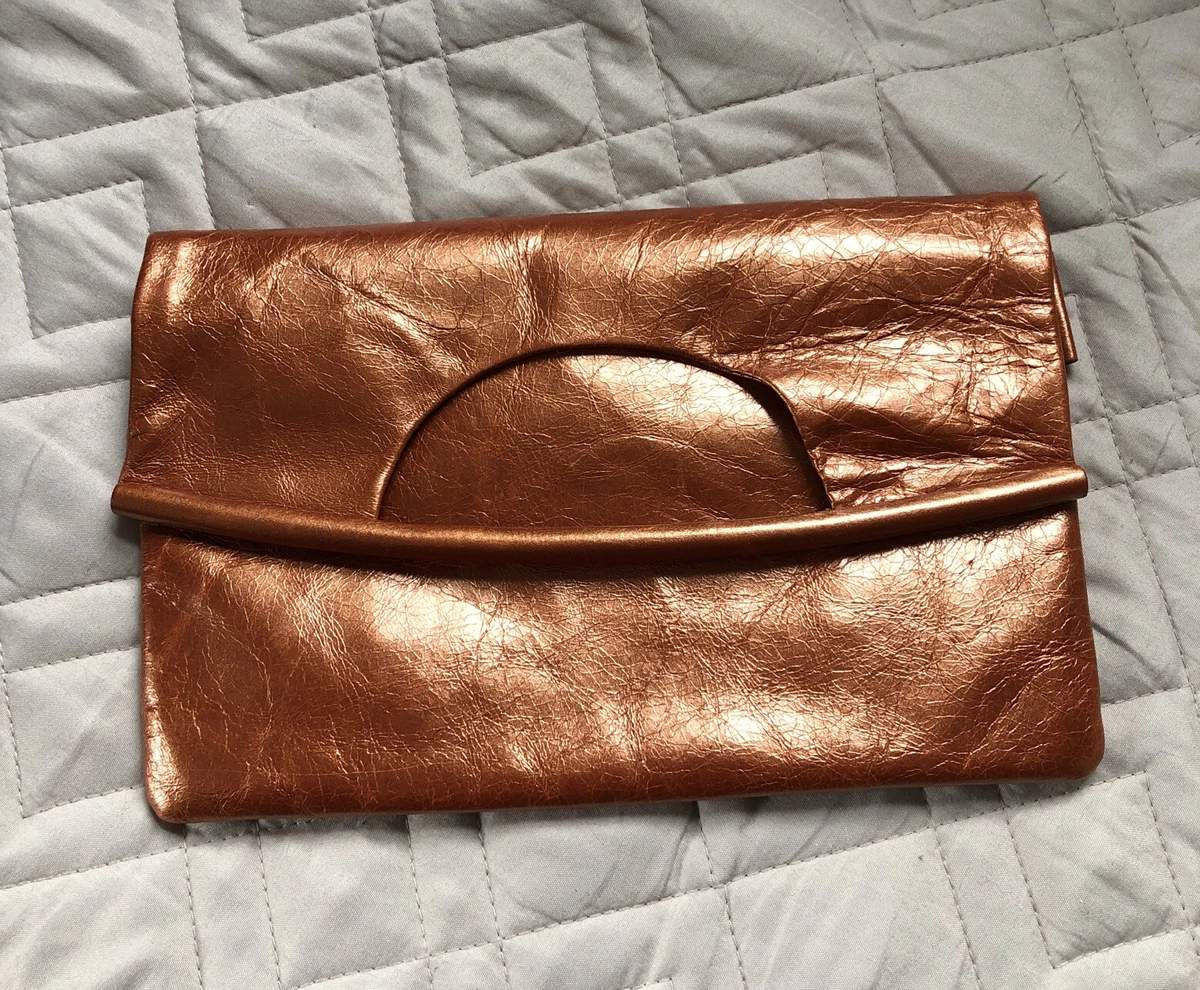 Hobo foldover clutch clearance