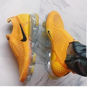 vapormax moc yellow