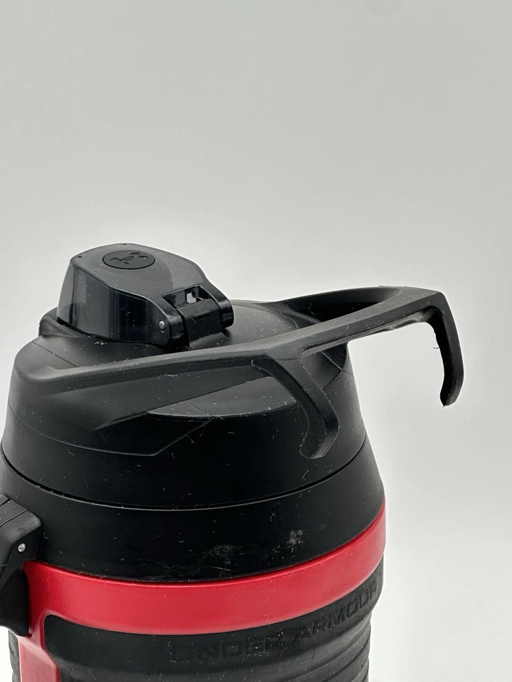 Jarra lateral Under Armor botella aislada de espuma 64 OZ rojo gris ganchos de valla deportes Foto 4 de 4
