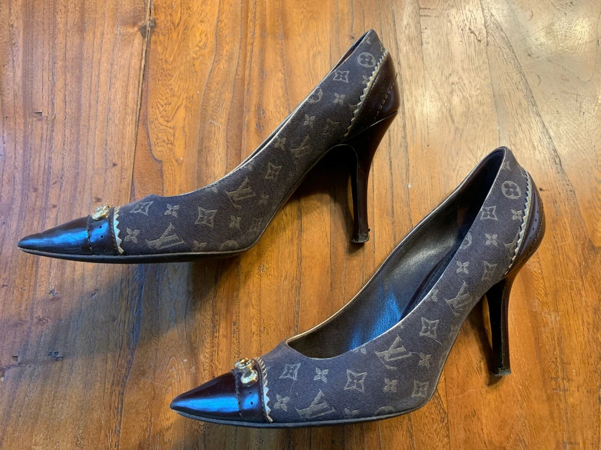 louis vuitton logo heels