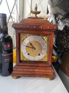 QUALITÄT EICHE & MESSING NIETEN WINTERHALDER & HOFMEIER 1/4 SCHLAG KAMINUHR um 1900