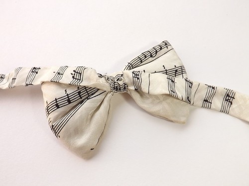 Pure SILK Bow Tie Ready Tied White Black Music Score Notes Adjustable FREE P&P - Picture 6 of 8