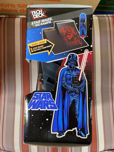 Tech Deck Star Wars Darth Vader Ramp Sant Cruz Mini Skateboard Exclusive - Picture 5 of 11