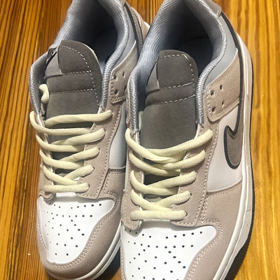 Nike Men s Gray/White Low Top Lace-Up Athletic Sneaker Sneakers