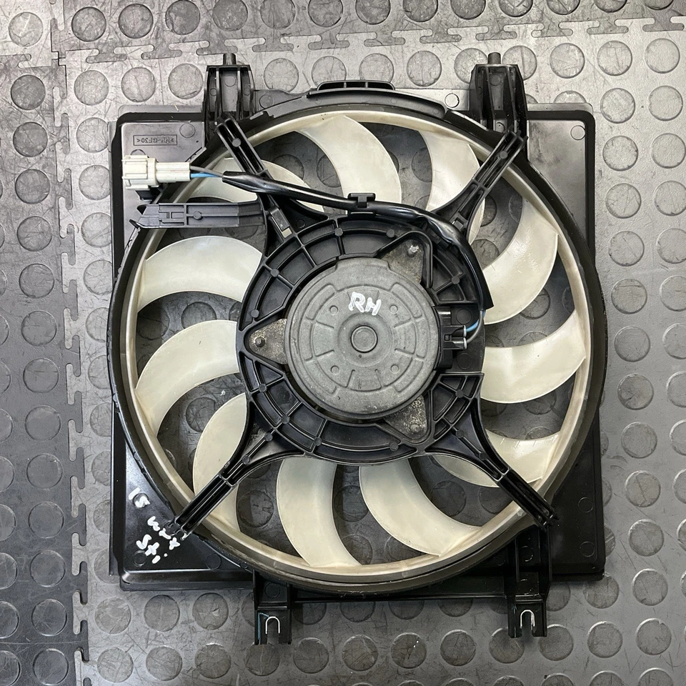 Conjunto de ventilador de refrigeración radiador lado pasajero derecho Subaru WRX STI 2015-2018 FABRICANTE DE EQUIPOS ORIGINALES Foto 2 de 4