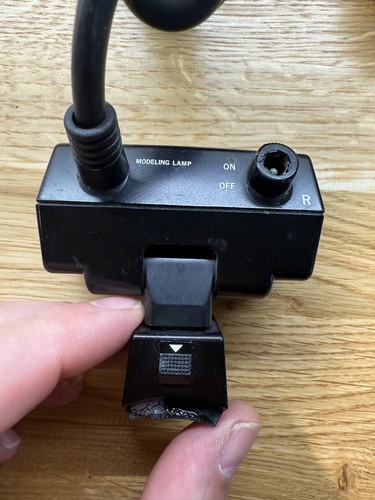 OLYMPUS T28 Macro Twin Flash 1 + T Power Control 1 Kit + Macro Flash PLEASE READ - Picture 6 of 6