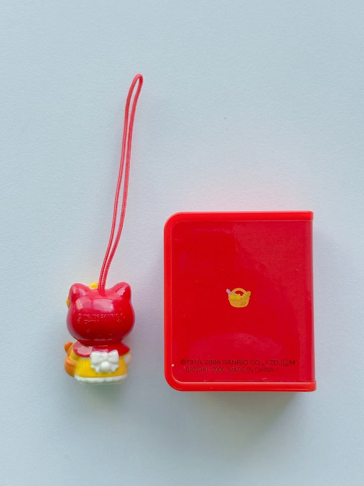 Bandai Hello Kitty Heroines Picture Book Strap Capsule - Little Red Riding Hood - Image 4 of 4