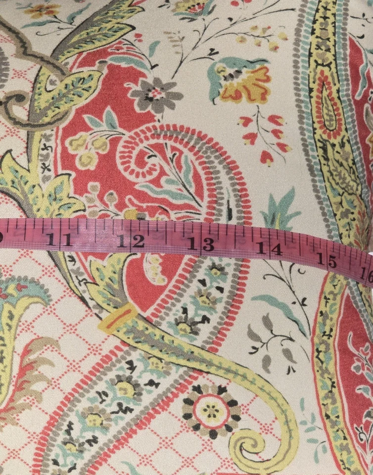 Almohada decorativa Traditions by Waverly 12"x16" estampado floral cachemir - roja Foto 3 de 4