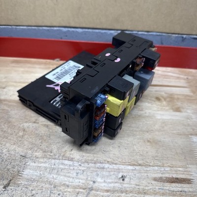 2001-2009 Mercedes W203 W209 C230 C240 C280 Front SAM Fuse Box Relay 2035451001